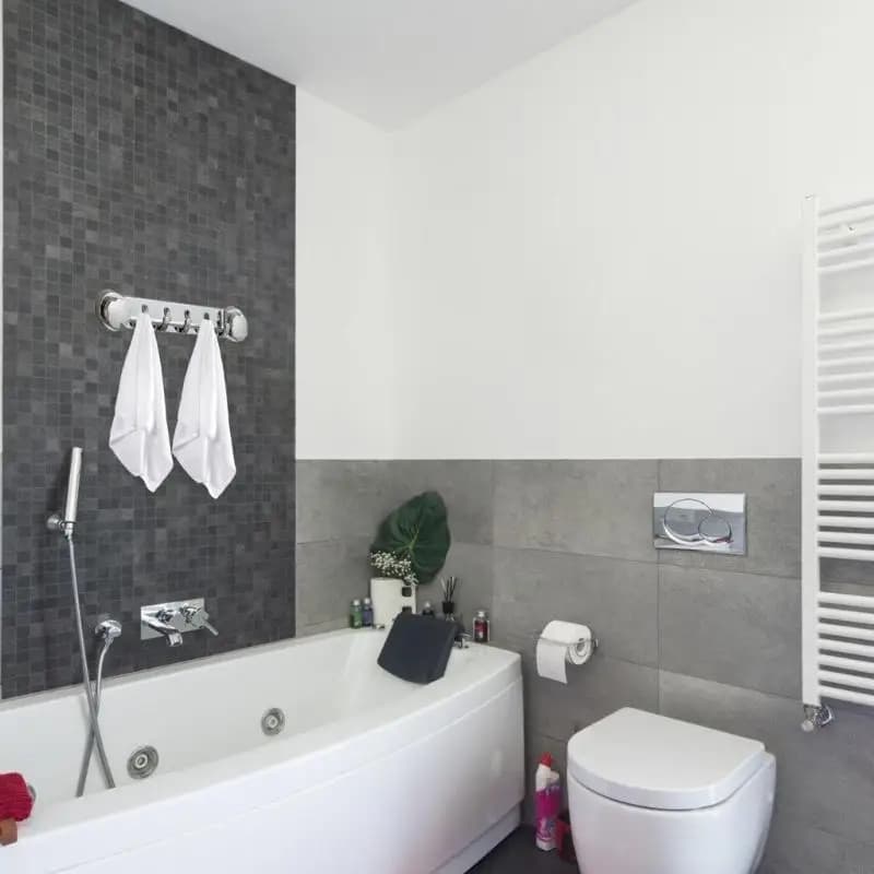 Gancio da parete a ventosa efficiente in termini spazio per appendere asciugamani e indumenti da bagno a parete. Pratico X3UC