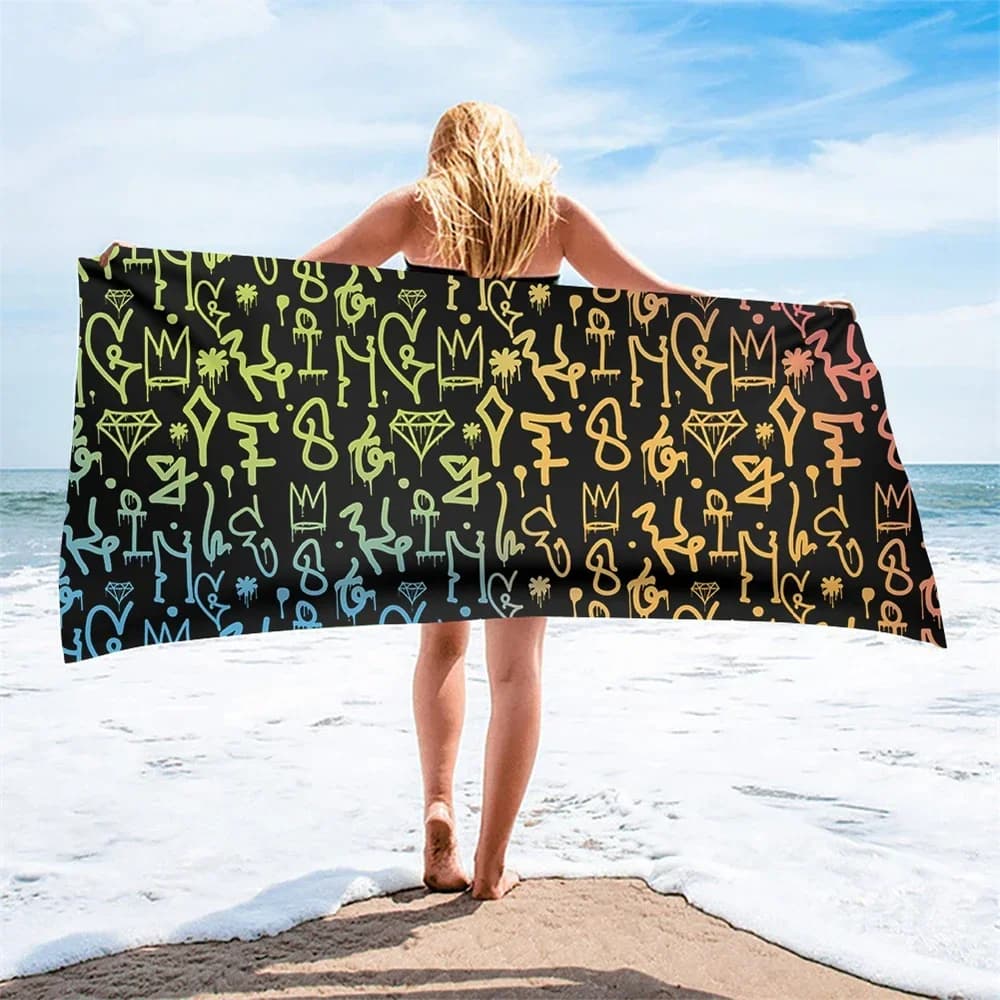Asciugamani da spiaggia in microfibra Colore arcobaleno Bagagli Modello con parole Design Grande campo da viaggio morbido per adulti Asciugamano da piscina ad asciugatura rapida
