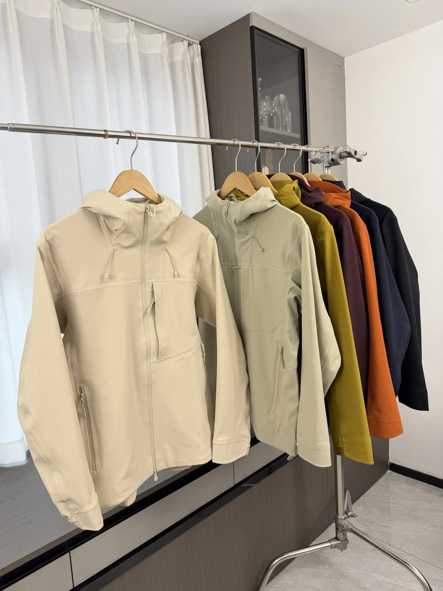 Giacca con Cappuccio 3D su Misura per Coppie, Antivento e Impermeabile, Cappotto Primaverile da Uomo con Chiusura a Zip e Maniche Lunghe