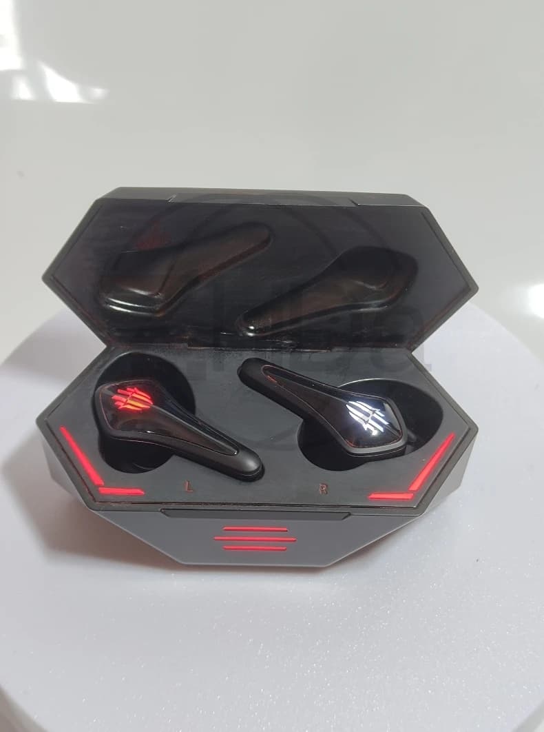 Bluetooth Red Devil TWS Game Headphones: second hand with charging cases and original accessories