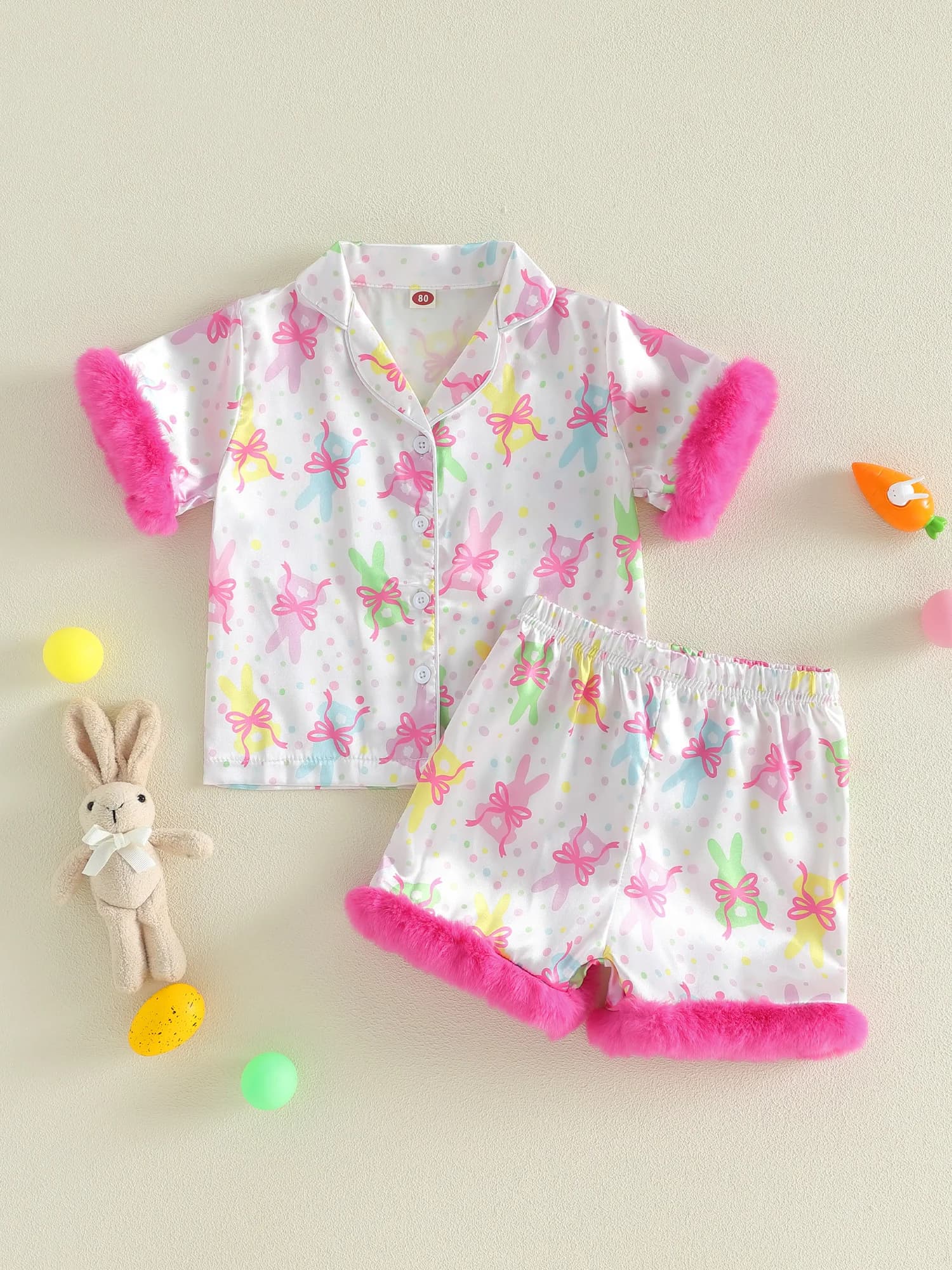 Set pigiama da donna in raso pasquale con camicia a maniche corte con bottoni e pantaloncini con stampa coniglietto