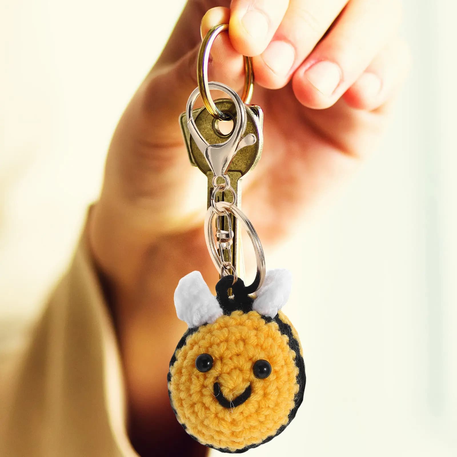 Hand Knitted Crochet Bee Key Ring Keychain Purse Keyring Animal Bag Pendant Holder Cute Charm