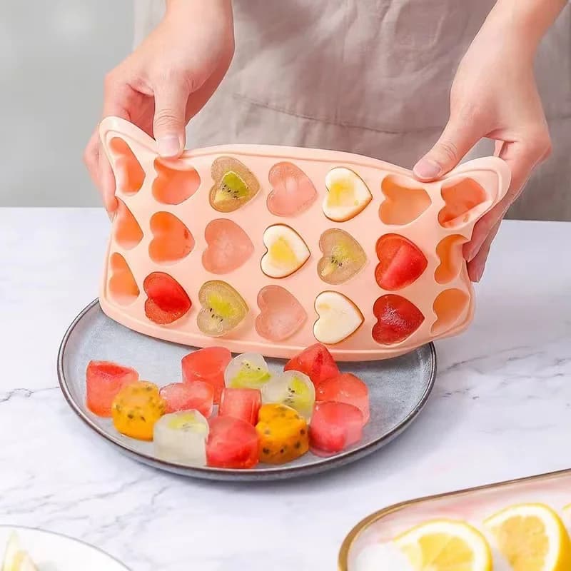 Stampo per cubetti di ghiaccio creativo stampo per cubetti di ghiaccio a forma di cuore scatola per la conservazione del ghiaccio in plastica per uso domestico