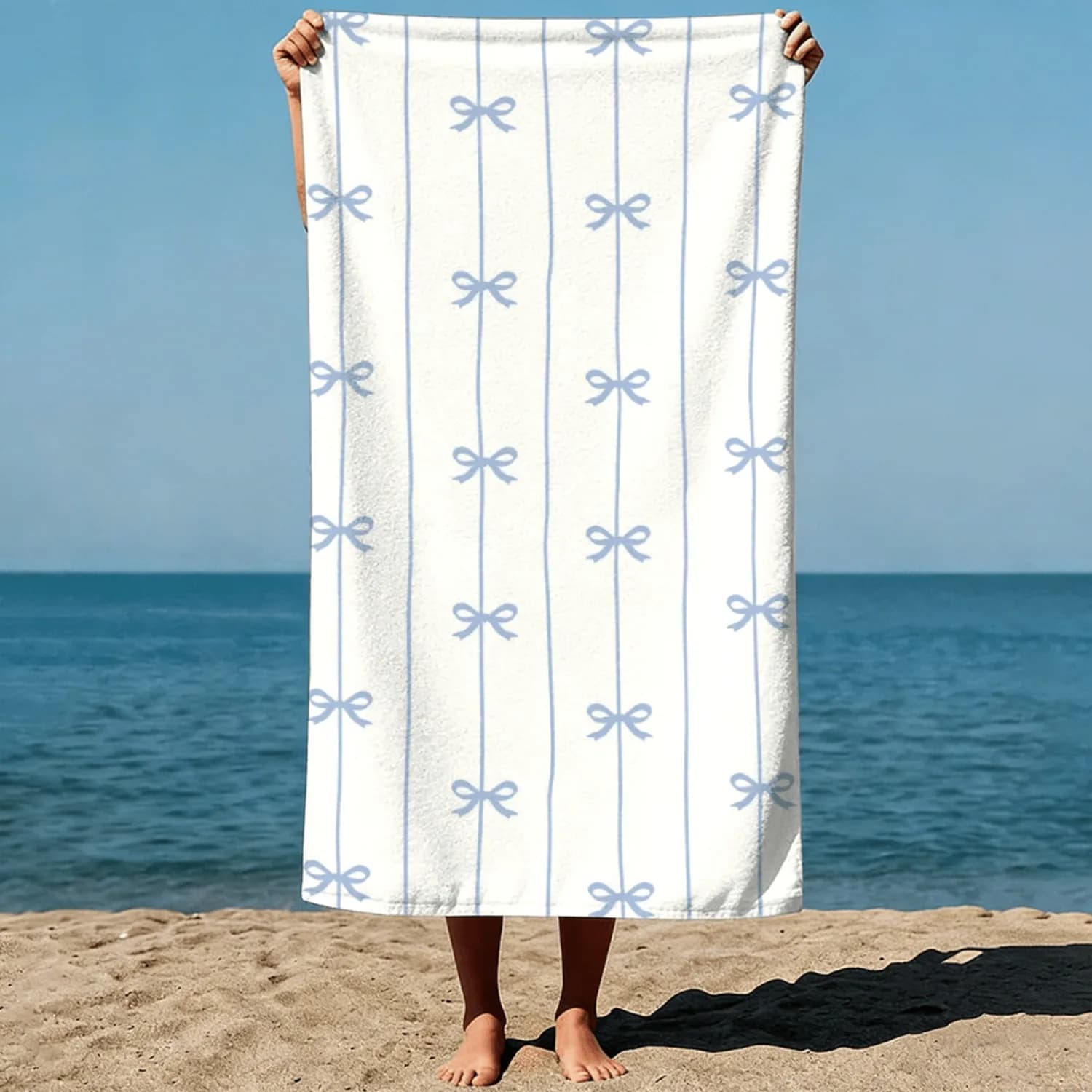 1 pezzo di asciugamano da spiaggia estivo con fiocchi di nastro blu su linee verticali, motivo ripetuto, stile delicato della line art. Per le vacanze in piscina - Asciugamano extra large in microfibra, ad asciugatura rapida, anti-sabbia e leggero, per piscina, spiaggia, yoga e viaggi - Regalo per adulti, donne e uomini