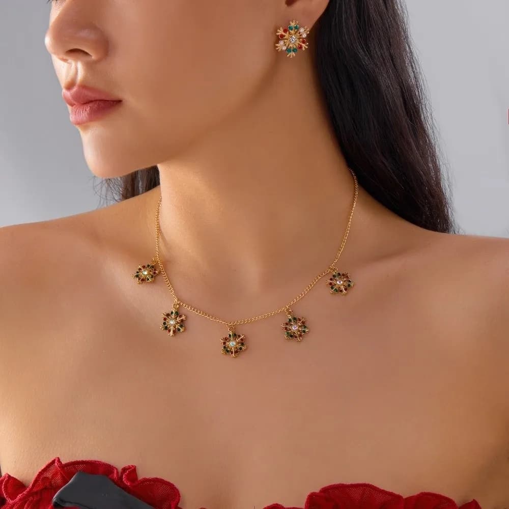 Set di gioielli natalizi creativi in lega di zinco con ciondolo con strass Orecchini pendenti natalizi Collana con fiocchi di neve colorati da donna