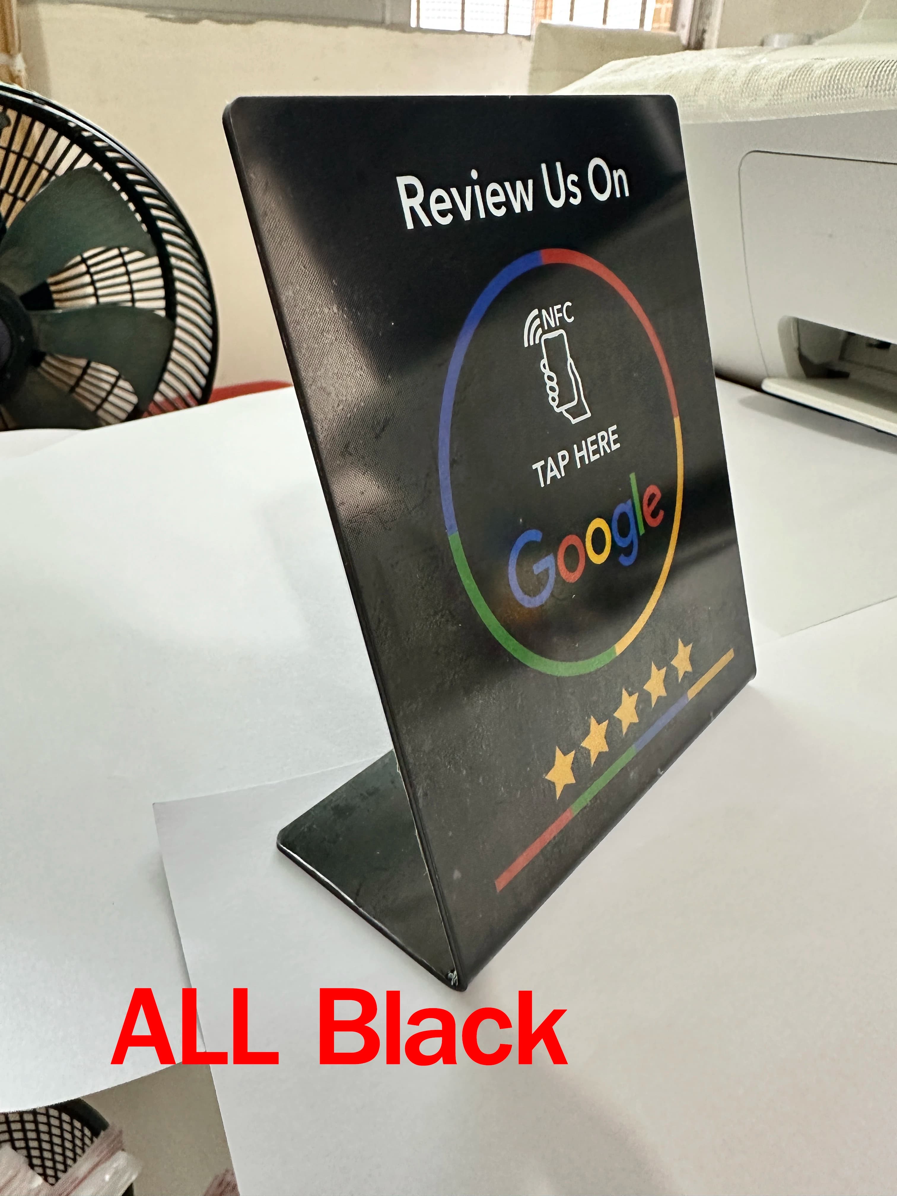 13.56Mhz programmabile Google Review Card NFC station table NFC Google recensioni display scheda di piegatura staffa di marca in piedi nera