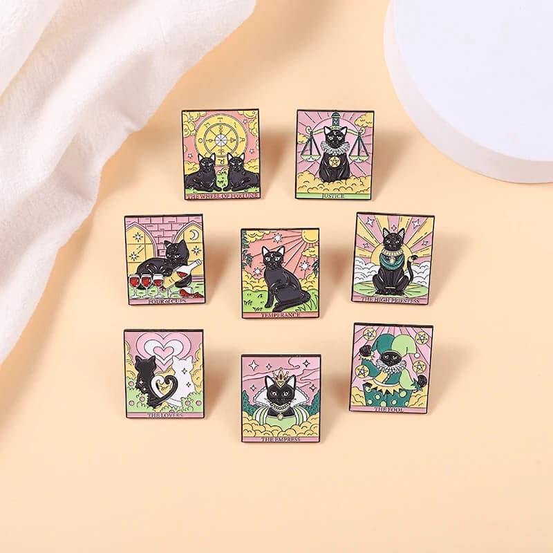 Gatto cane pesce scheletro smalto Pin s Badge spille Punk Goth spilla in metallo Halloween gioielli animali regali per amici all'ingrosso