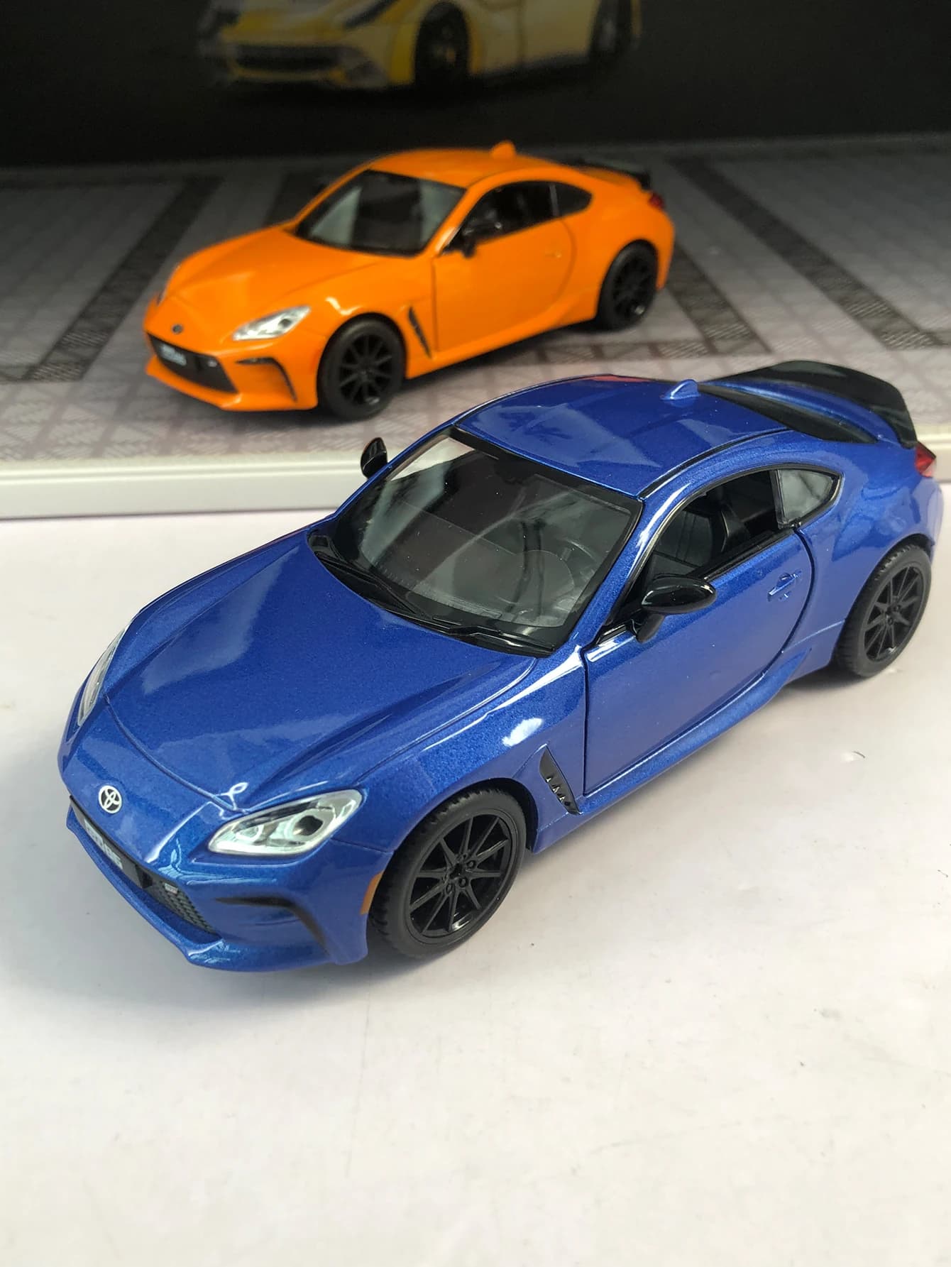 1: 28 Simulated Zinc Alloy Toyota GR86 Model Car, Static Ornament, Metal Collectible Gift Car