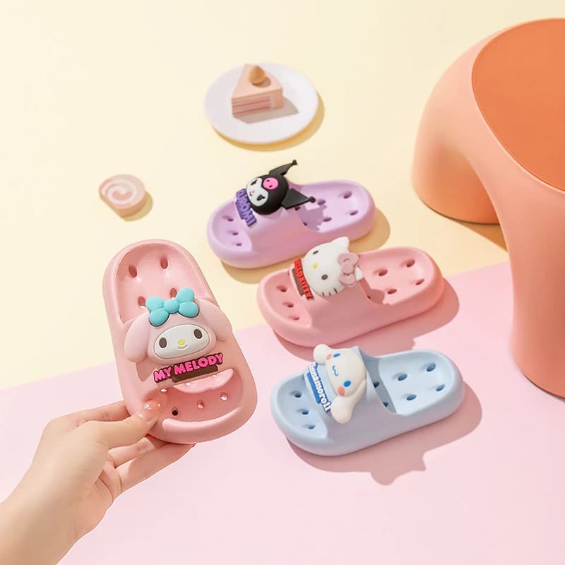 Hello Kitty stylish slippers, non-slip platform sandals, beach shoes, closed-toe mesh shoes, suitable for home and travel wear.