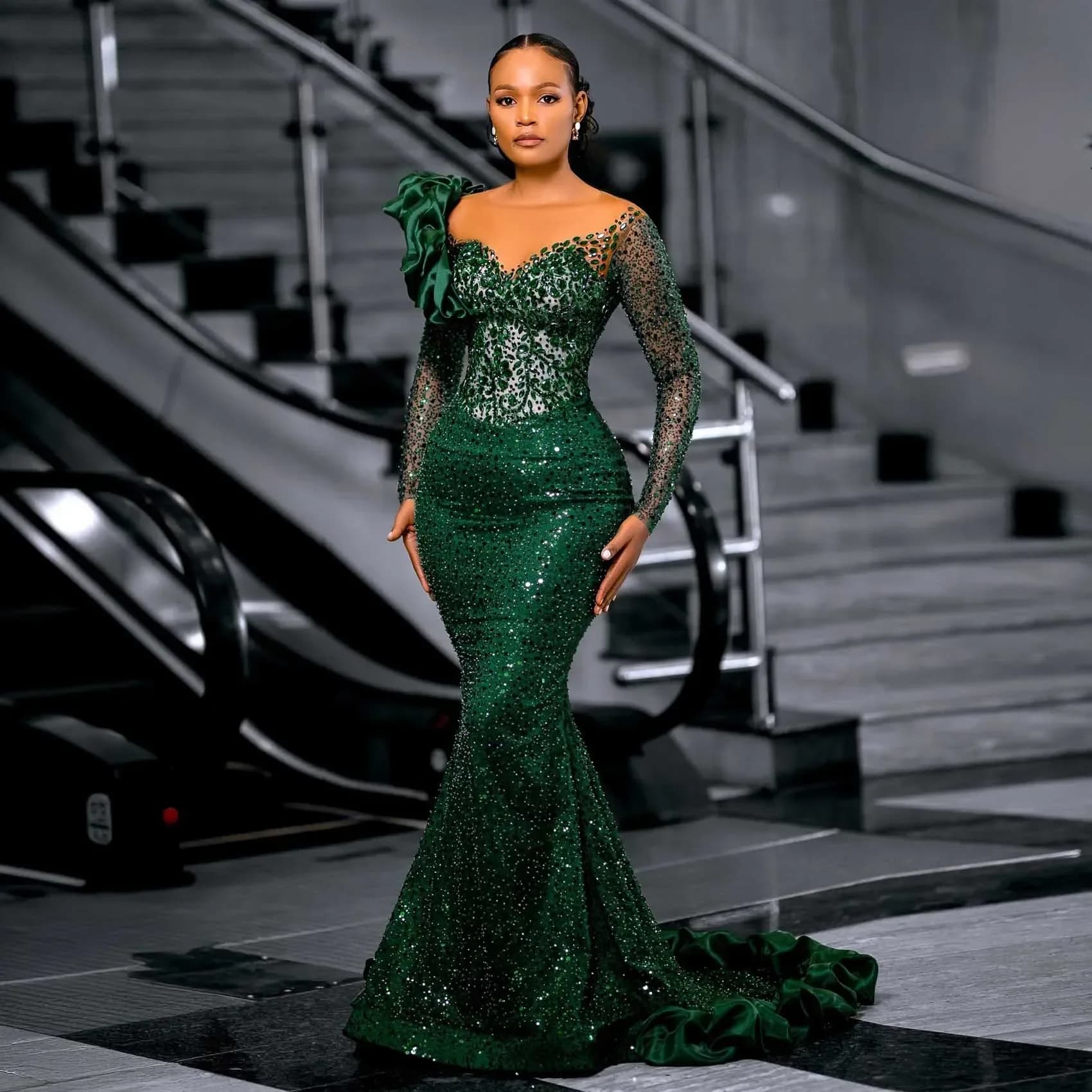 Elegant evening dress for women with lace beads green Aso Ebi Dancewear for formal occasions with personalized transparent V neckline