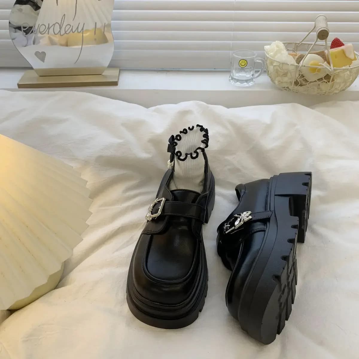 2025 scarpe da donna in pelle con suola spessa nera piccola di nuovo arrivo primavera stile britannico tacco grosso punta tonda mocassino giapponese slip on
