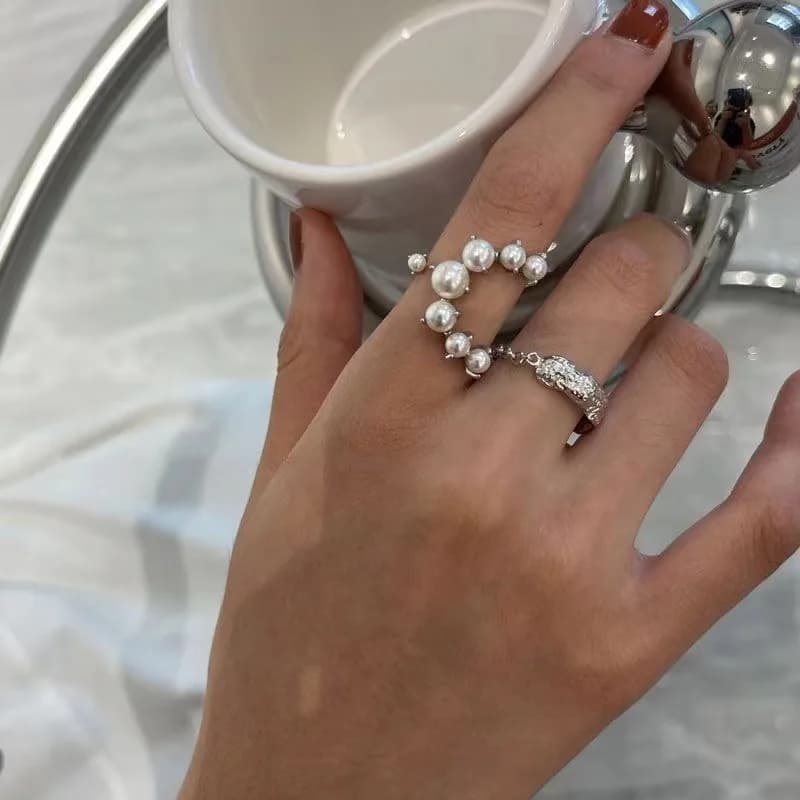 2 anelli color argento, doppio anello regolabile con perle finte, gioielli da festa di lusso leggero alla moda da donna