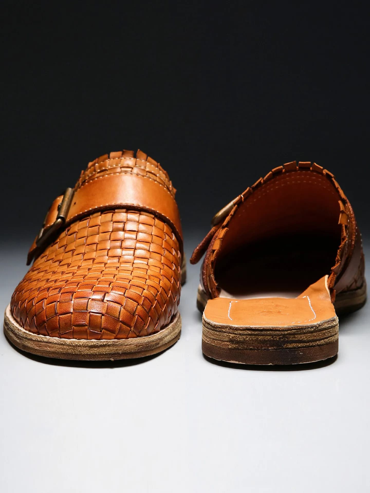 Sandali Birkenstock con suola in pelle di vacchetta da uomo, mules estive da esterno a punta chiusa, infradito di alta gamma, scarpe vintage intrecciate a mano.