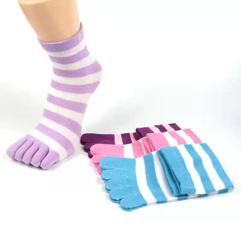 Calzini morbidi e comodi in cotone, a righe colorate, con punta completamente separata, pantofole da pavimento per ragazze, vari colori