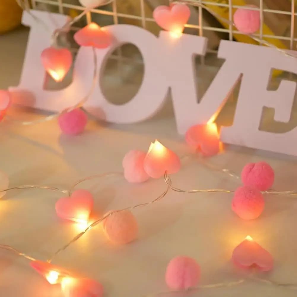 Luci da fata a LED Pom Poms con 20 LED a forma di cuore rosa Luci romantiche a batteria per decorazioni per la casa per feste di San Valentino