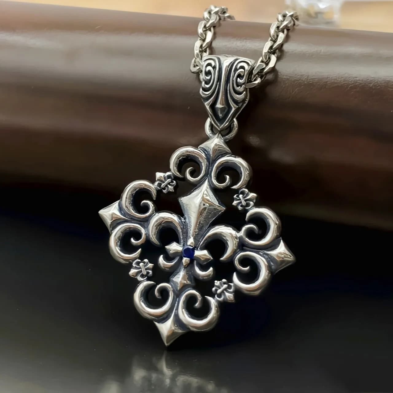 S925 pure silver personalized vine flower boat anchor pendant, personalized retro European and American punk style necklace pend