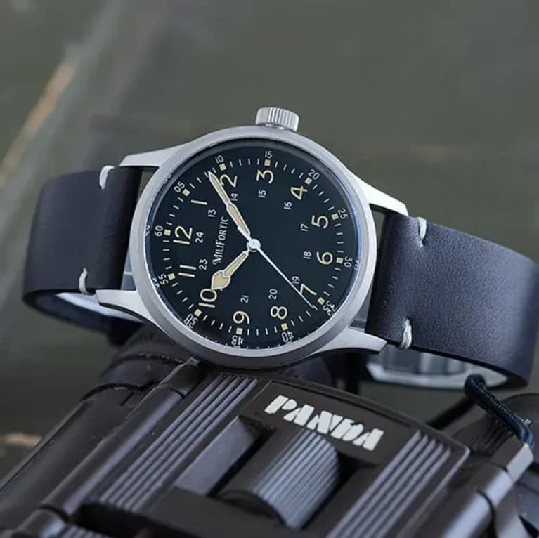 Milifortic Orologio da uomo al quarzo Aviator 38mm Orologio da polso con specchio in zaffiro luminoso 100m impermeabile VH31