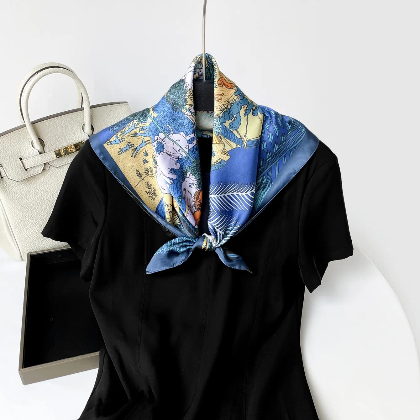 Women‘s 70cm Thin Square Scarf Spring Summer Printed Lightweight Elegant Versatile High-End Fashion Silk-like Neck Wrap