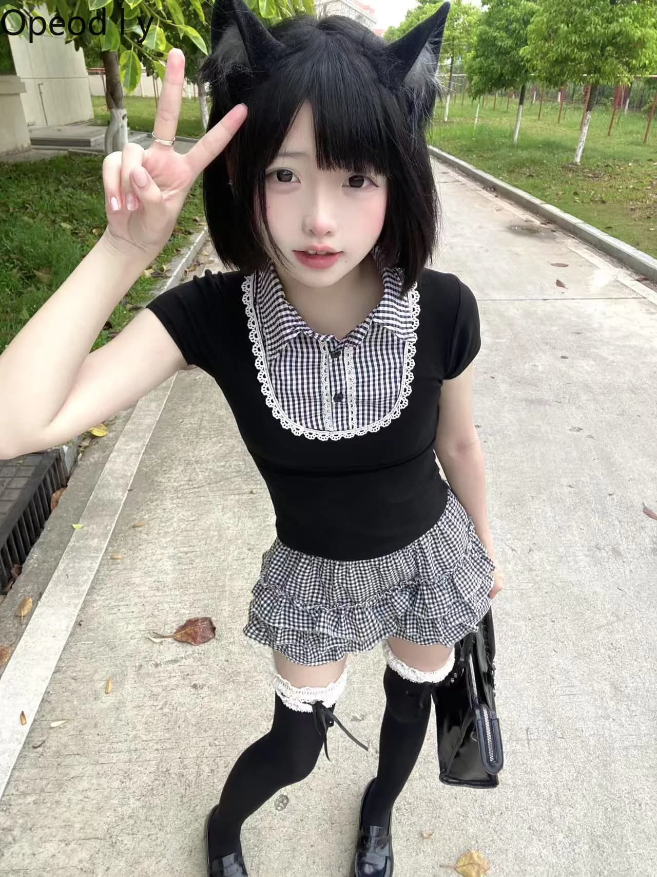 T-shirt a maniche corte in stile college giapponese, dolce e carina, da ragazza Lolita, slim fit, a quadri bianco e nero, con colletto a bambola, stile Spice Girl