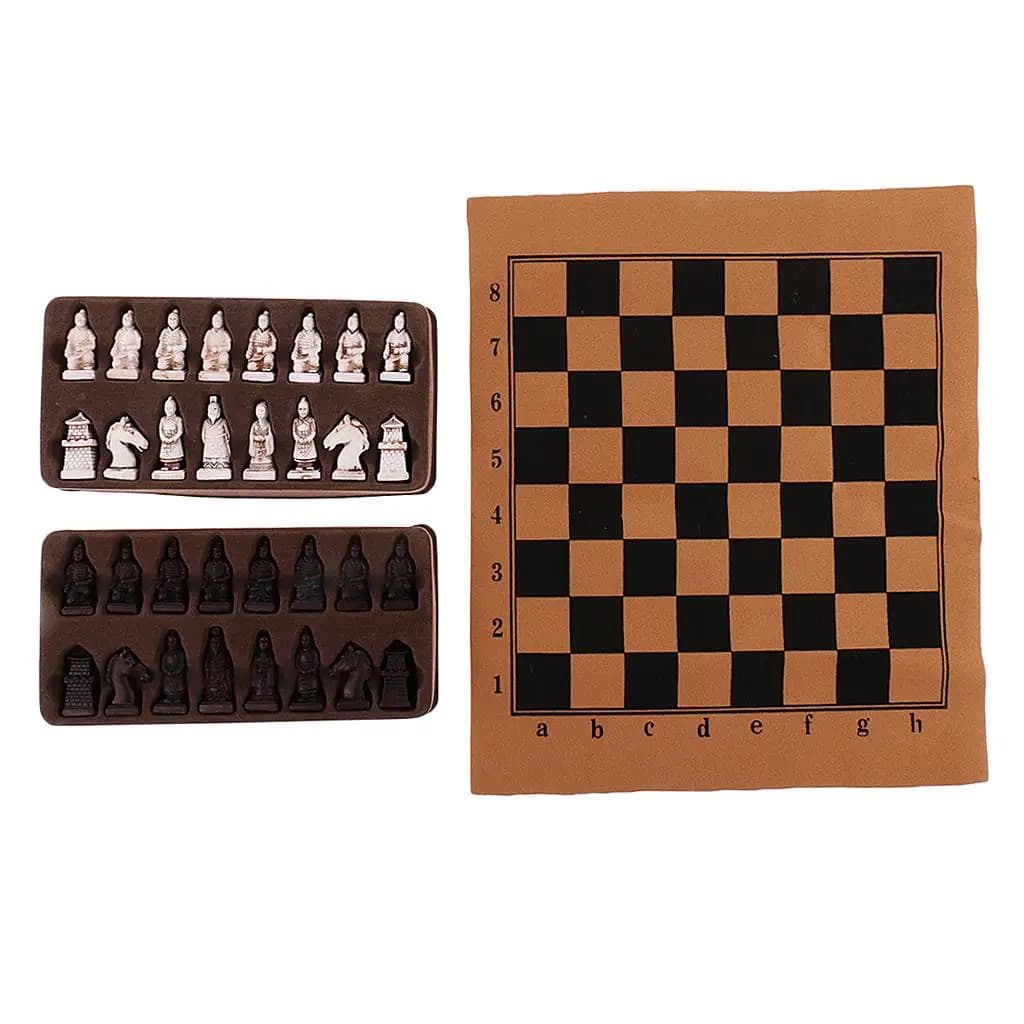 Set di Scacchi Cinese Vintage con Pezzi in Resina dell'Armata di Terracotta, Scacchiera Pieghevole in Similpelle, Gioco di Scacchi di Lusso per Casa e Tempo Libero