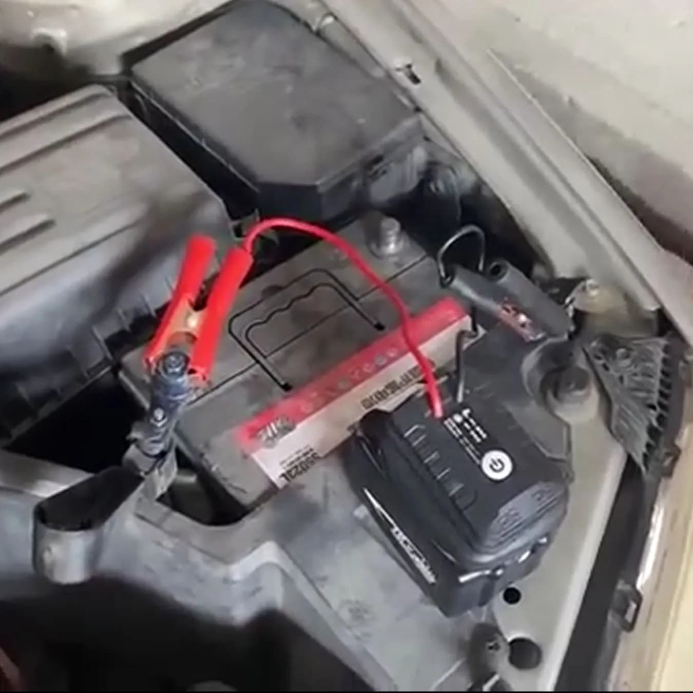 Adattatore per batterie al litio Makita 18V, avviatore di emergenza per auto, accenditore, power bank USB, illuminazione di emergenza