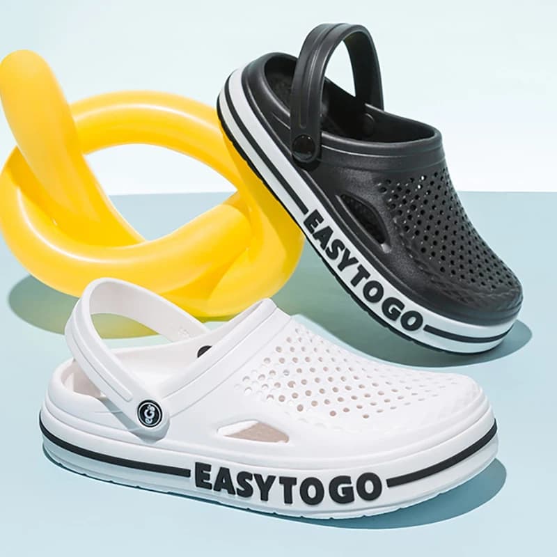 Nuove pantofole leggere estive in EVA per uomo Scarpe da giardino con lettere Pantofole da esterno Zoccoli classici Sandali da spiaggia da uomo Scarpe casual