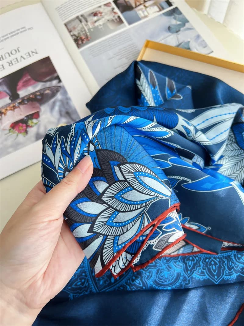Sciarpa in Seta di Gelso Naturale da Donna, Lussuosa Sciarpa in Seta Firmata per Borse, Sciarpa con Bordi Arrotolati, Foulard Femminile, Regalo di Natale
