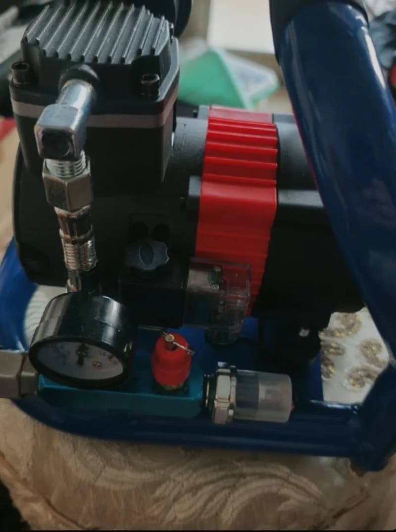 Compressore d'Aria Senza Fili 1.5L Portatile, Mini Pompa Silenziosa per Gonfiaggio Pneumatici, Lavorazione del Legno, Fai-da-Te, Alta Pressione, Senza Batteria