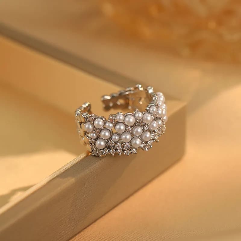 Gioielli per banchetti da donna con anello aperto con perla imitazione zircone squisito elegante di lusso leggero 2024