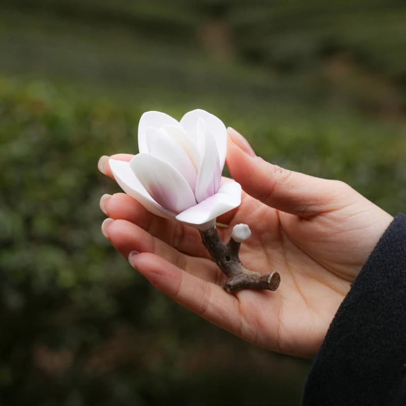 Porta incenso in ceramica fatto a mano a forma di magnolia, elegante decorazione per la casa.