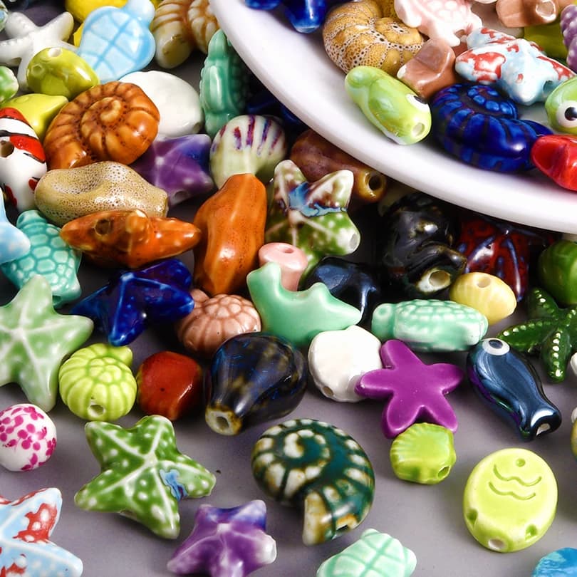 30/50 pz Materiale Ceramico Vita Marina Perline Colorate Pesce Tropicale/Tortuga/Conchiglia/Estrella di Mare Perline Sparse Gioielli Fai Da Te Che Fanno All'ingrosso