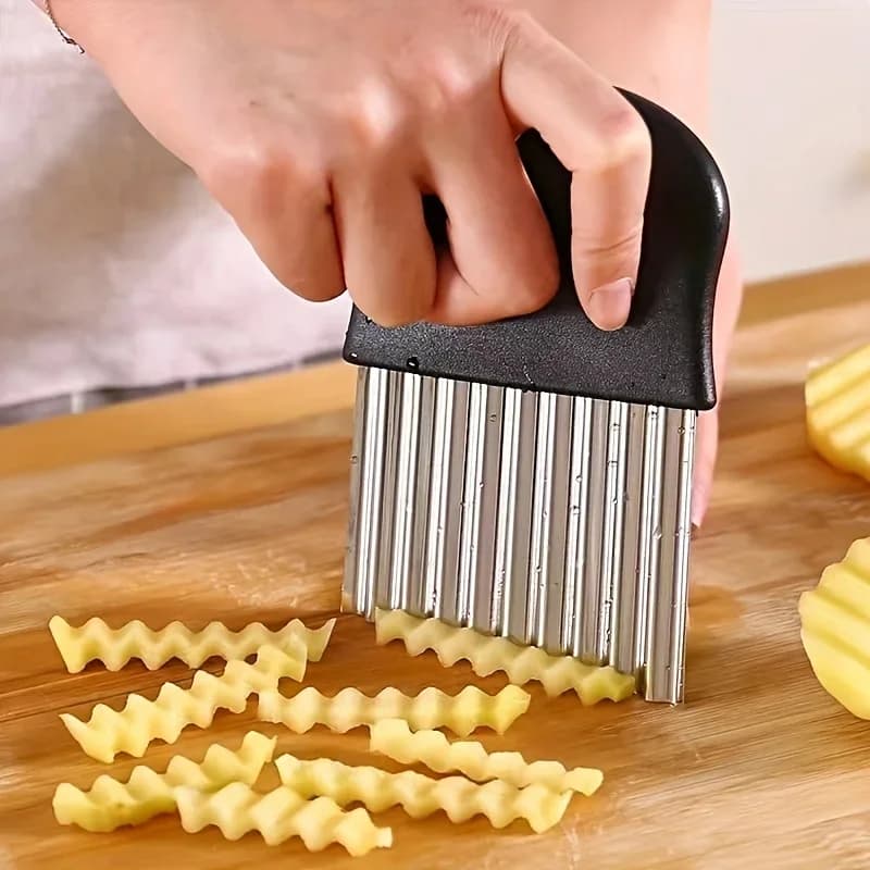 Stainless Steel Wrinkle Cutting Knife - Versatile Wave Knife for Fruits, Vegetables and Salads - Durable Blade for Perfect Chips and Carrot Slices - Kitchen Essential Gadgets
