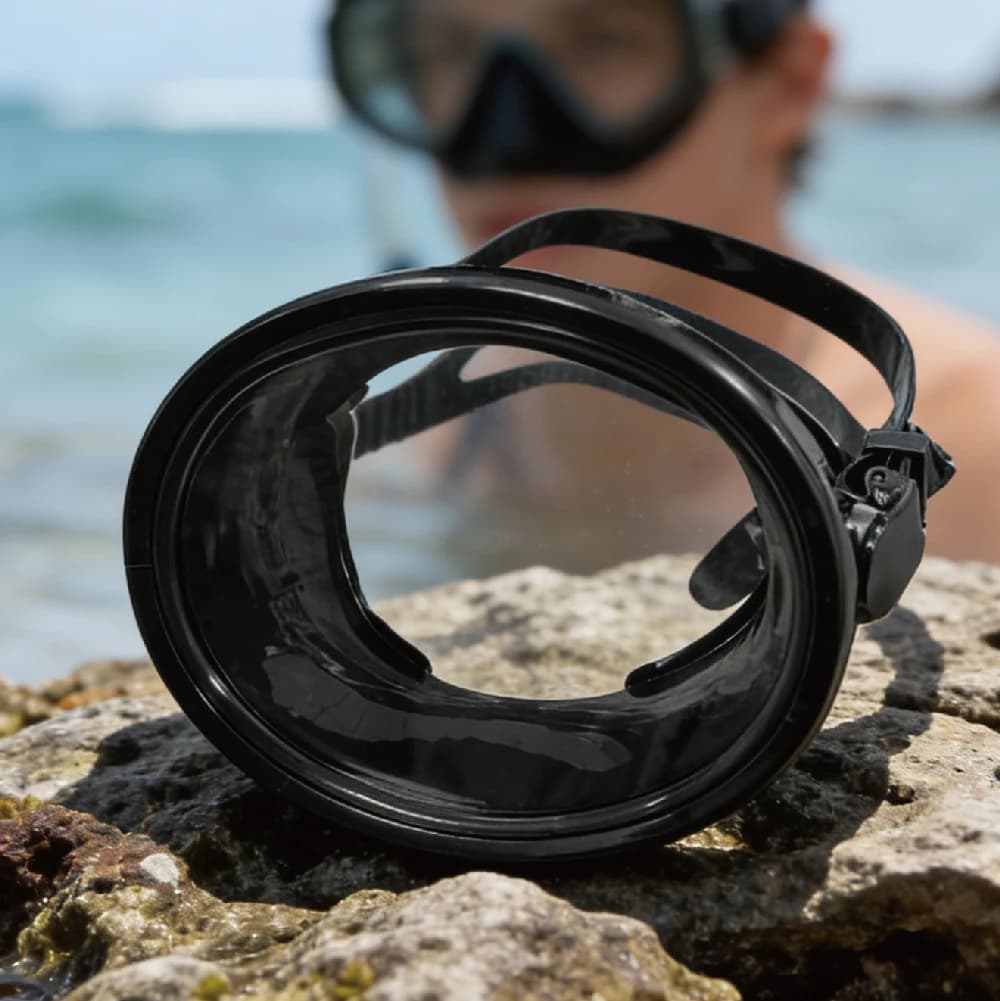 Occhialini da nuoto con montatura nera, maschera subacquea a visione ampia in PVC con guarnizione in silicone e cinturino morbido