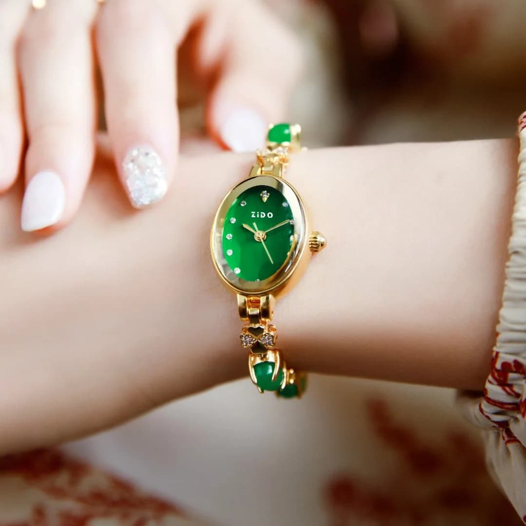Orologio da donna UTHAI orologio da polso al quarzo di moda femminile ovale con cinturino in stile di lusso leggero di alta bellezza