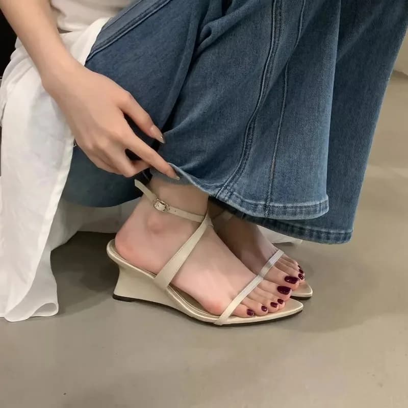 Nuovi Sandali Estivi da Donna con Punta Aperta, Antiscivolo, Resistenti all'Usura, con Cinturino Dritto e Zeppa a Punta