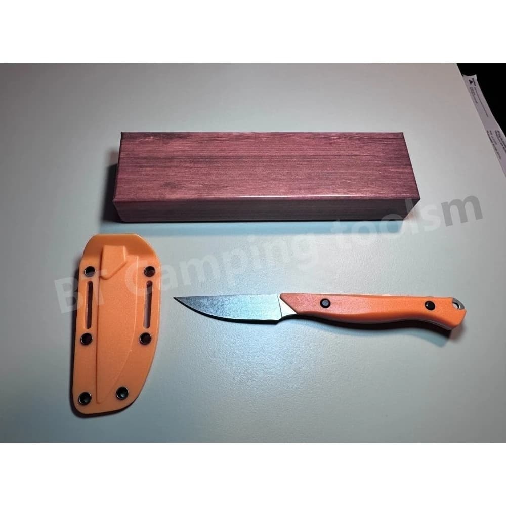 Coltello a lama fissa con manico arancione per sopravvivenza all'aperto, campeggio ed escursionismo, con luce integrata e strumenti manuali antiruggine