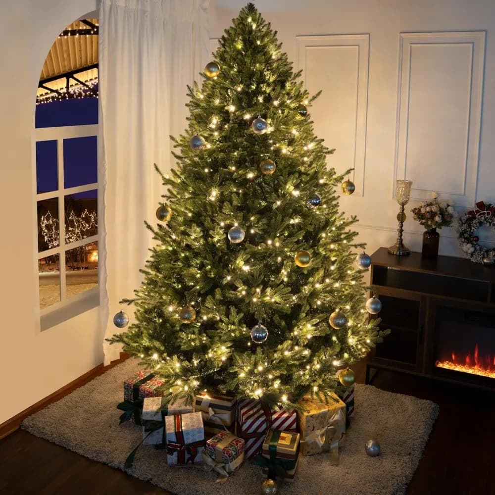 Classico albero di Natale da 6,5 piedi con topper per albero e corde luminose a LED bianche calde - Albero artificiale con base in metallo