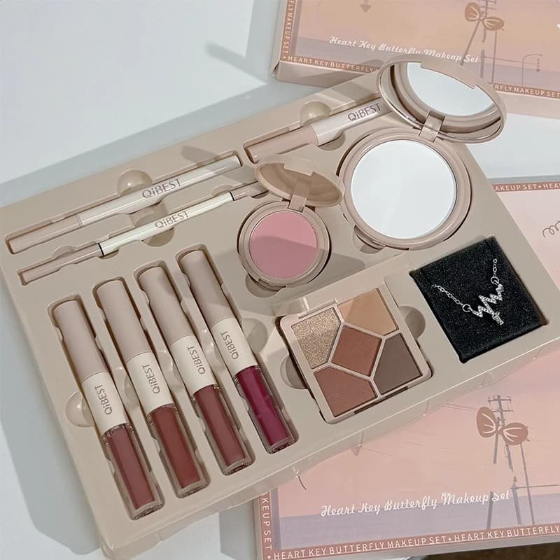 QIBEST Kit Trucco Multifunzione 4 Colori: Lucidalabbra Doppia Punta, Cipria Compatta, Blush, Ombretto, Matita Sopracciglia, Eyeliner, Olio Labbra