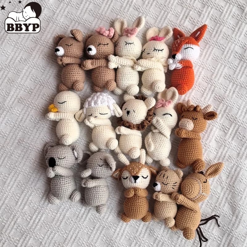 Fatto a mano Camera per bambini Deco Peluche ripiene Animale Amigurumi Artigianato Regali per bambini Morbida volpe Mucca Agnello Compleanno Bambole che dormono