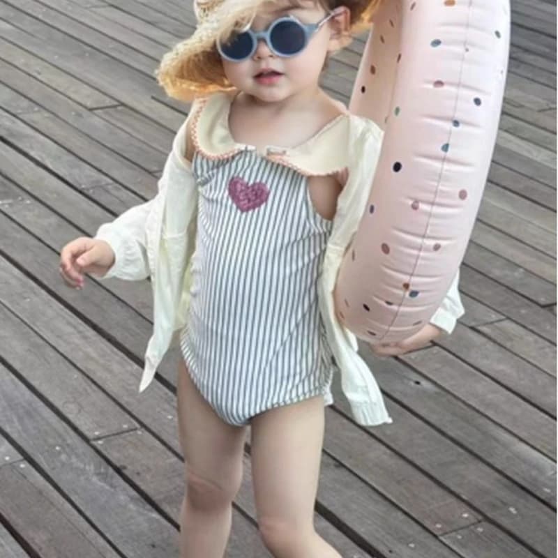 Completo Estivo 2026 per Ragazze con Stampa Love, Super Carino e Adorabile, Stile Occidentale, Top a Righe e Pantaloncini, Set Due Pezzi da Spiaggia