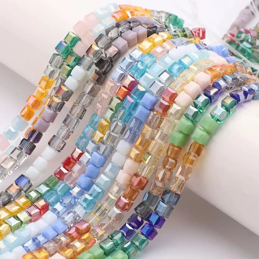 36 Pezzi/Lotto Perline Cubo in Vetro Cristallo da 6mm Sfaccettate Quadrate per Creazione Gioielli Fai da Te, Ciondoli Fatti a Mano, Braccialetti e Accessori