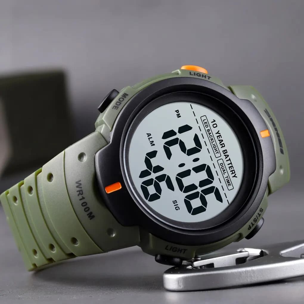 Skmei Orologi sportivi digitali Display a luce LED da uomo Chrono 10bar Orologio da polso impermeabile superiore 10 anni di durata della batteria Sveglia con data