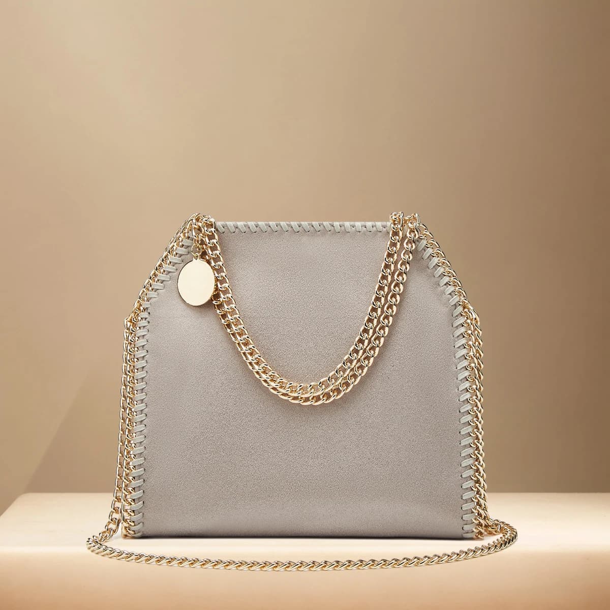 2025 Nuova borsa a catena Borsa versatile alla moda Decorazione in metallo Design di lusso Borse quadrate a spalla singola con tracolla incrociata
