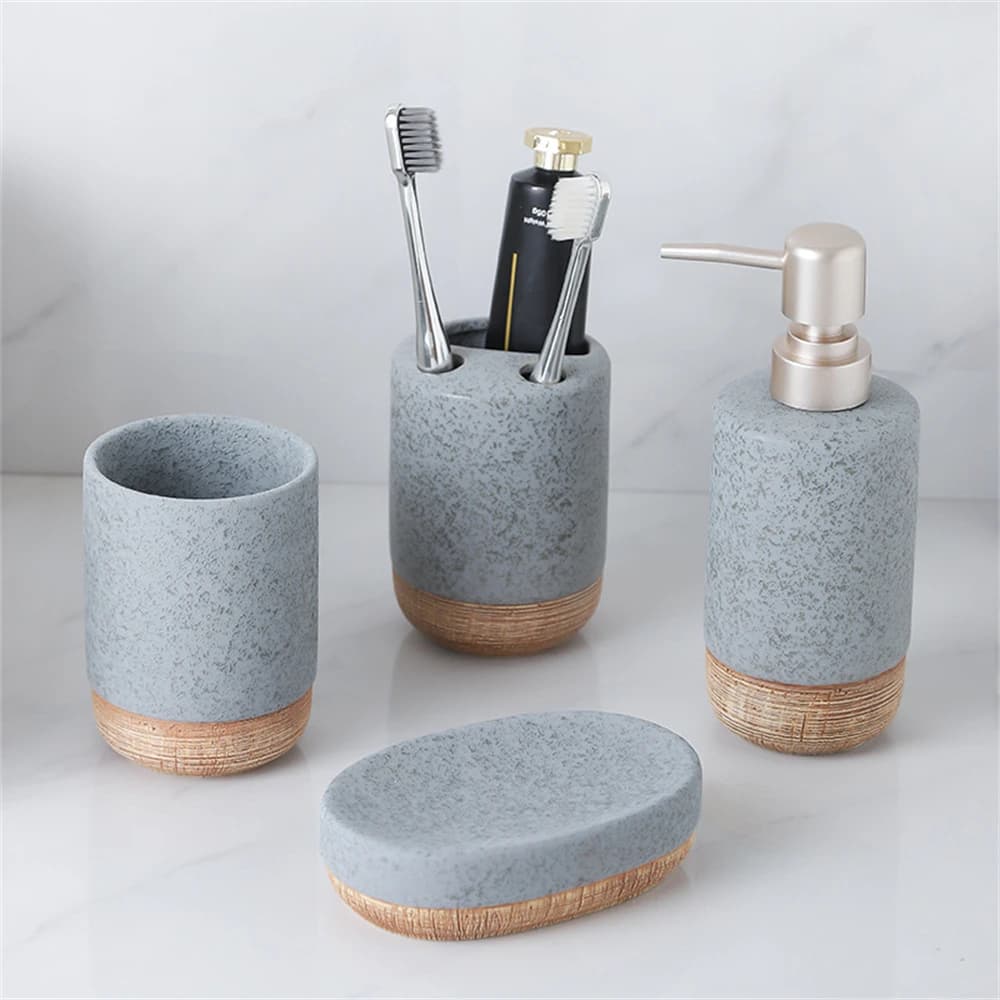 Set di 4 Accessori da Bagno in Ceramica con Base Marrone, Include Dispenser Sapone, Portaspazzolino, Bicchiere per Spazzolino, Portasapone per Casa