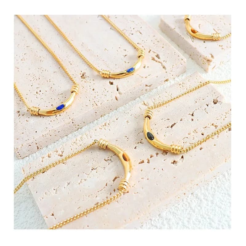 Wind Desert Journey Literary Sense Inlaid with Three Kinds of Gemstones Retro Pendant Personalized Necklace Gold-plated Jewelry