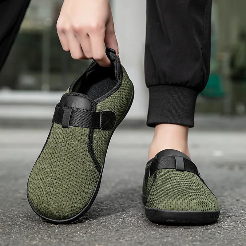Scarpe da uomo a punta larga, con solette larghe, suole in gomma resistenti all'usura, per giovani, da indossare all'aperto.