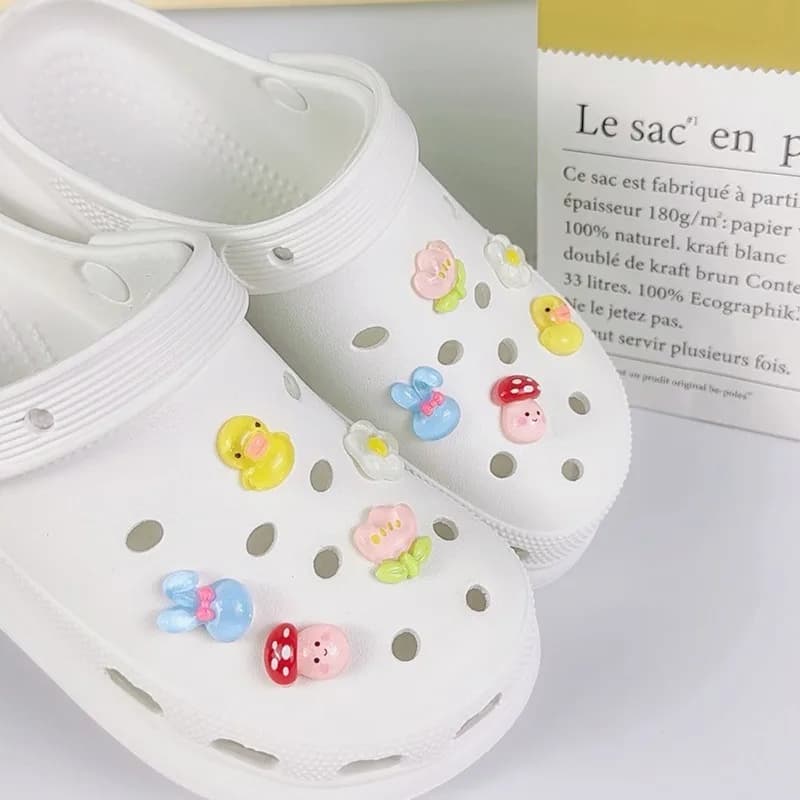 10 pezzi di ciondoli per scarpe alla moda per zoccoli set di accessori foro fibbia per scarpe fai da te 3D simpatico cartone animato fungo anatra scarpe decorazioni