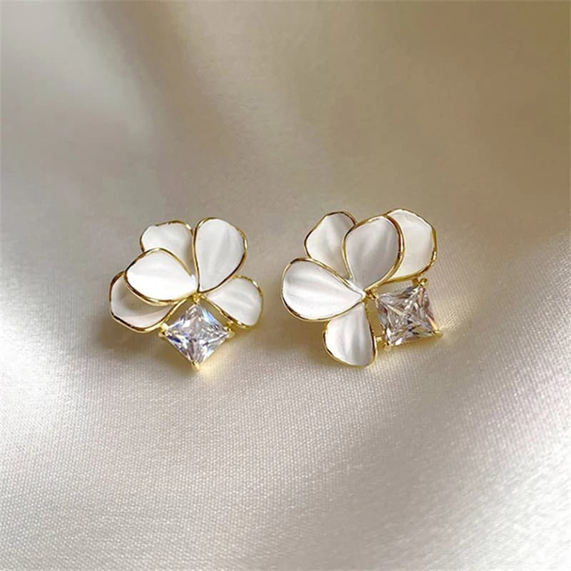 Green Petal CZ Crystal Stud Earring for Women Golden Korean Temperament Design Trend Simple Cute LOVE Wedding Jewelry Girl Gift