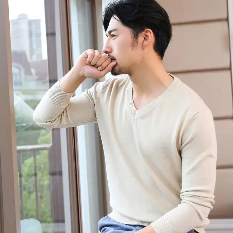 Abbigliamento uomo Pullover Maglioni lavorati a maglia tinta unita per uomo Beige Senza felpa con cappuccio Business Plain Scollo a V Nuovo in vendita Maglioni Maletry SX