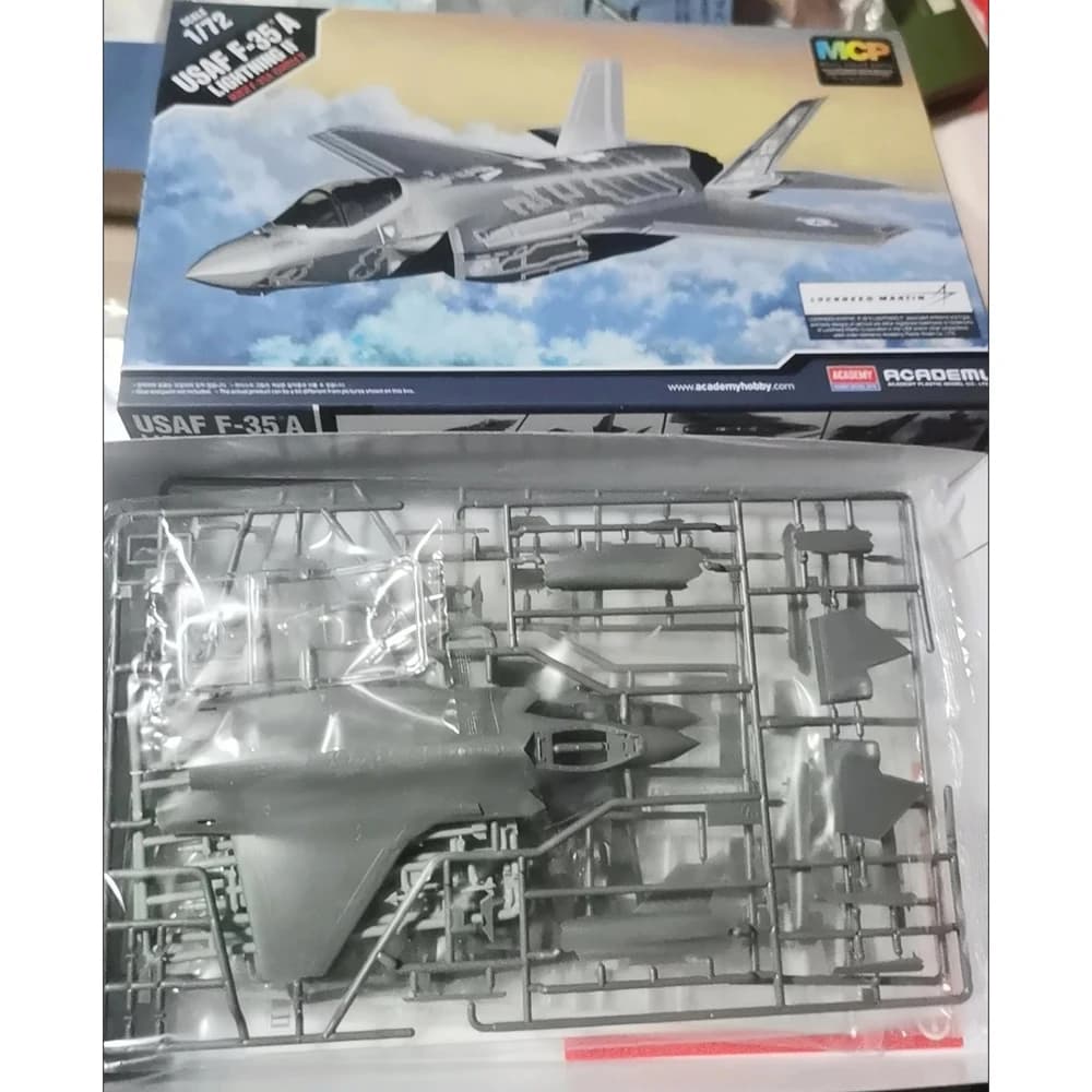 Academy 12507 Scala 1/72 USAF F35 F35A F-35A Lightning II Aereo da caccia Jet Kit modello di assemblaggio in plastica Hobby Giocattolo artigianale